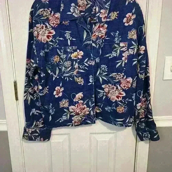 Liz Wear Women’s Large Floral Denim Jacket with pockets - Picture 2 of 6